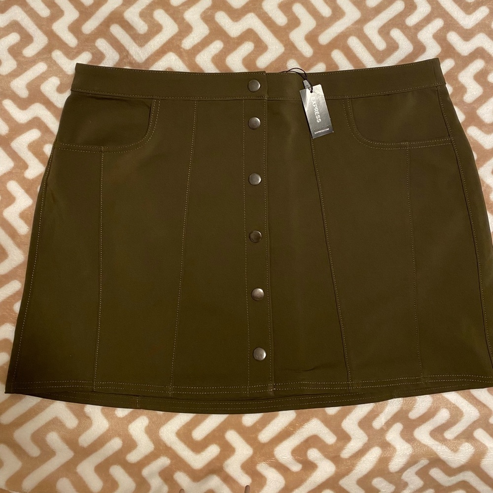 🔥NWT Express Skirt